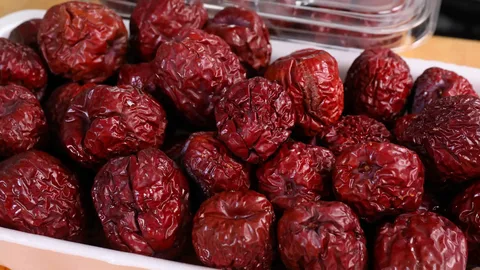 آلو بخارا جنگلی با رنگ طبیعی و جذاب